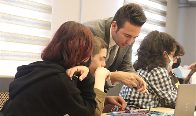 Arslan, Cambridge Üniversitesi'nde dünyanın en iyi eğitimcileri arasına girdi