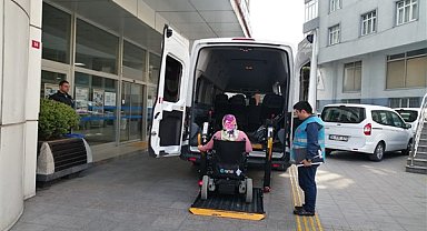 Bağcılar’da engelli seçmenler sandığa araçlarla götürüldü