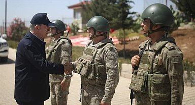Bakan Akar Hatay sınırında inceleme yaptı