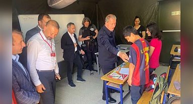 Bakan Akar, NATO’nun Hatay’da kurduğu çadır kenti ziyaret etti