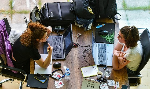 Bilişim sektöründe gençlere destek