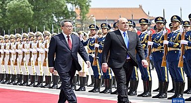Çin Başbakanı Li Qiang Rus mevkidaşıyla bir araya geldi