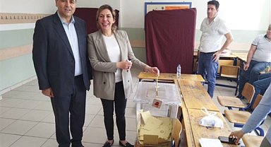 Demokrat Parti Genel Başkanı Uysal, oyunu kullandı