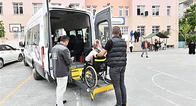 Esenyurt'ta engelli ve yaşlı vatandaşların sandıklara ulaşımı sağlandı