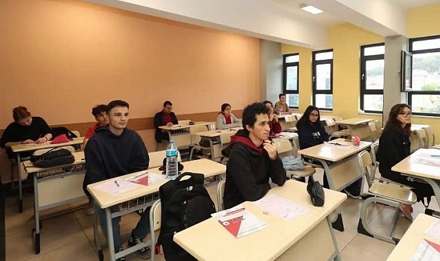 Gebzeli öğrenciler deneme sınavında ter döktü