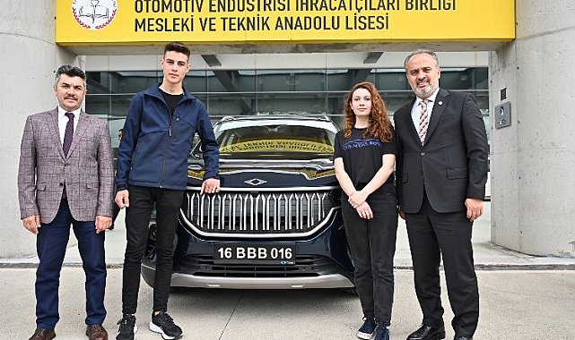 Geleceğin otomotivcileri Togg'u inceledi