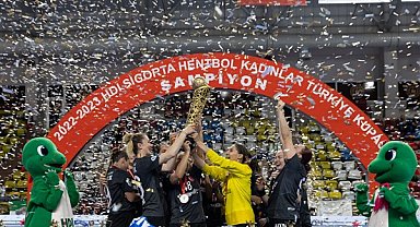Hentbol Kadınlar Türkiye Kupası'nda Yalıkavakspor şampiyon oldu