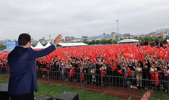 İmamoğlu 'Demokrasi Neferleri' ile buluştu