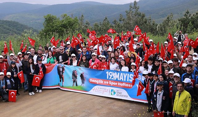İzmitlilerden hem 'gençlik' hem 'doğa' yürüyüşü