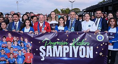 Kadın Hentbol Takımı Poyrazın Kızları, Mudanya’da şampiyonluğu kutladı