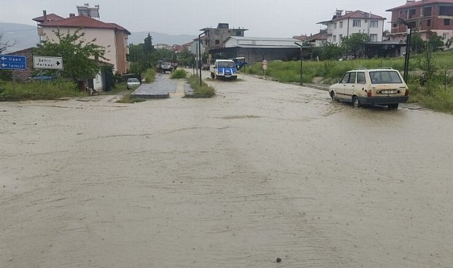 Manisa Selendi'de sağanak yağışa yoğun mesai