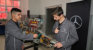 Mercedes-Benz Türk, cumhuriyetin 100’üncü yılında da gençlerin yanında