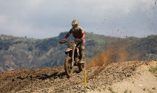 Motokros Şampiyonası nefes kesti