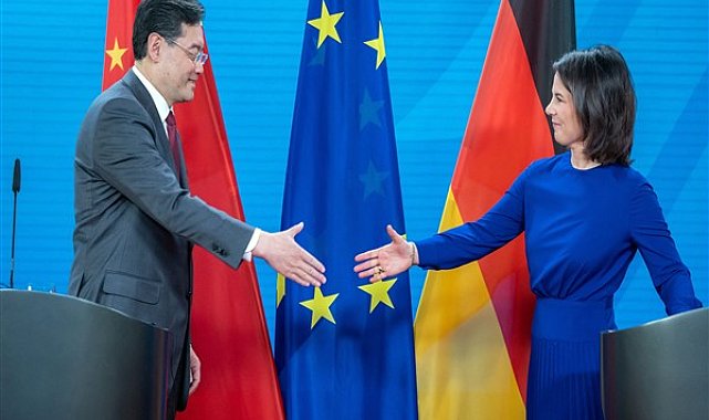Qin Gang, Alman mevkidaşı Baerbock’la bir araya geldi