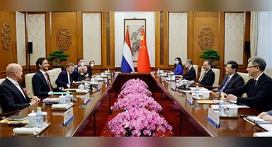 Qin Gang, Hollanda Başbakan Yardımcısı ve Dışişleri Bakanı ile görüştü