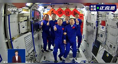 Shenzhou-16 mürettebatı, meslektaşlarıyla uzayda buluştu