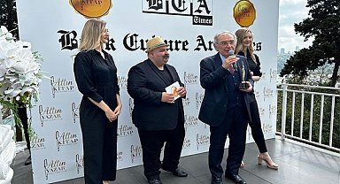 Tarhan, “Altın Yazar” ödülünün sahibi oldu