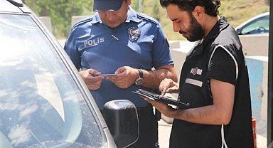 81 ilde düzenlenen huzur operasyonunda 839 düzensiz göçmen yakalandı