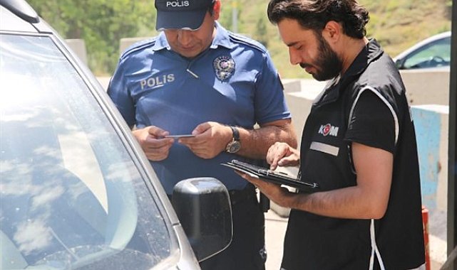 81 ilde düzenlenen huzur operasyonunda 839 düzensiz göçmen yakalandı