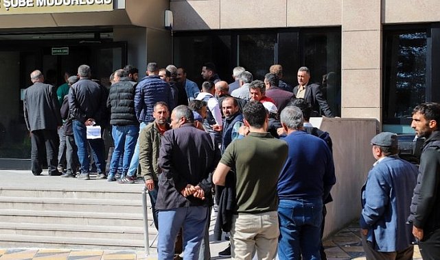 Almak için değil, satmak için kuyruğa girdiler
