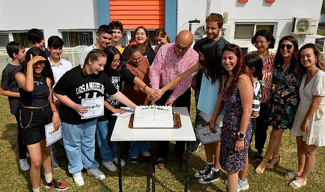 Antalya Muratpaşa'da pastalı mezuniyet