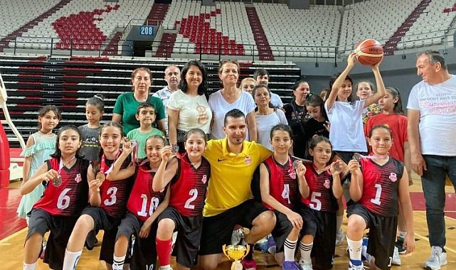 Antalya'da küçük basketbolcular lig ikincisi