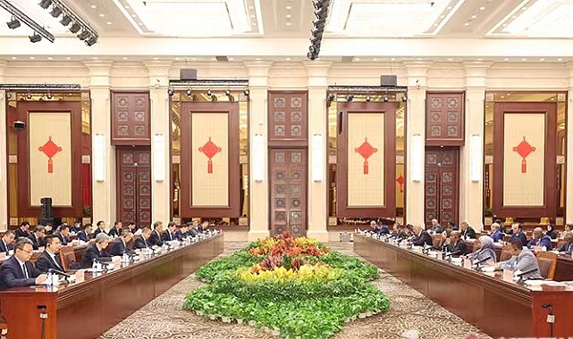 Arap ülkelerinden gelen heyet Xinjiang'ı ziyaret etti