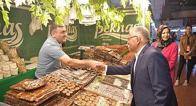 Başkan Büyükkılıç, Kayseri Kadın Kooperatifleri Fuarı ve Yöresel Ürünler Fuarı’nı gezdi