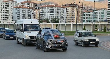 Başkan Gürkan'ın makam aracı Togg, gelin arabası oldu