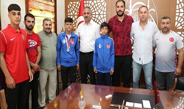 Başkan Kuş, şampiyonları ödüllendirdi