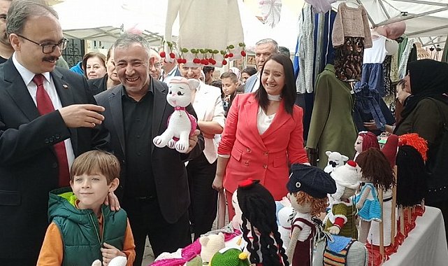 Bilecik'te depremzedeler yararına düzenlenen kermese yoğun ilgi