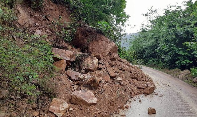 Bir haftada 95 heyelan yolları kapattı