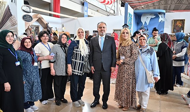 Bursa'da 'dönüşüm' temalı el emeği göz nuru sergisi
