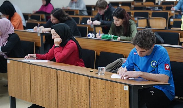 Bursa'da gençler YKS provasında ter döktü