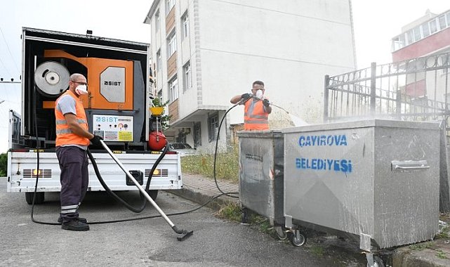Çayırova'da çöp konteynerleri yerinde yıkanıyor