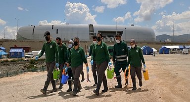Cif, 55 çadır kentte yaşam alanlarının temizliği için çalışıyor