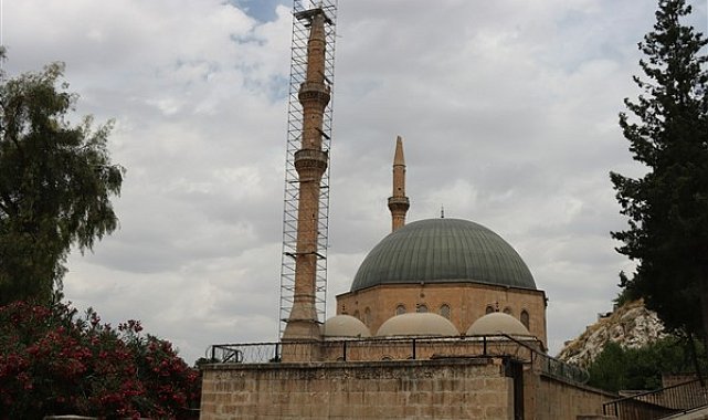 Dergah Camisi minaresinde onarım çalışmaları sürüyor