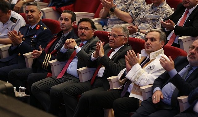 Erciyes Tıp Fakültesi mezunları diplomalarına kavuştu