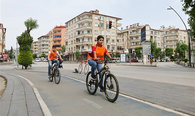 Gaziantep'te scooter sürücülerine 6 bin adet reflektif yelek dağıtıldı