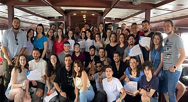 Genç İzmirliler yaza merhaba dedi