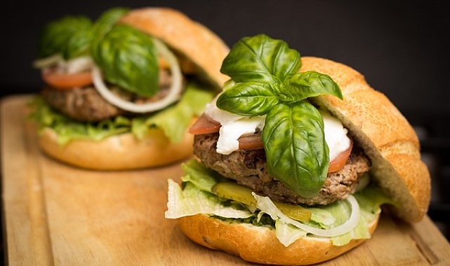 Harvey Burger'den mağaza açılışı ve franchise sözleşmeleri