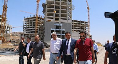 İ Sağlık Müdürü Solmaz, Şanlıurfa Şehir Hastanesi'nde incelemelerde bulundu