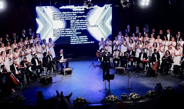 İzmir Aliağa'da TSM Korosu kulakların pasını sildi