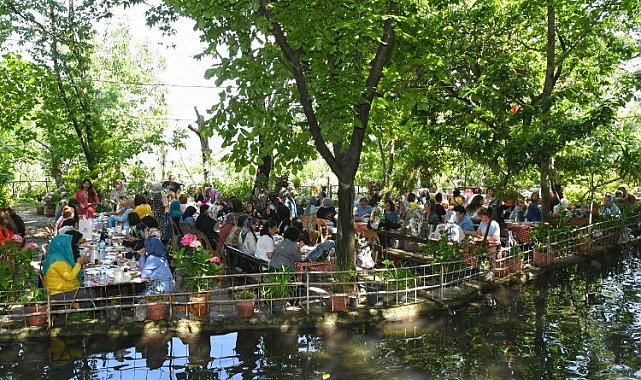 İzmir Karabağlar'da yılın yorgunluğunu attılar