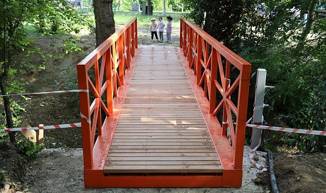 İzmit'in ürettiği köprü Mesire Alanı'na yerleştirdi