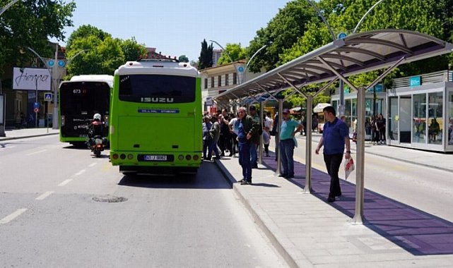 Kocaeli'nin 12 ilçesinde duraklar yenileniyor