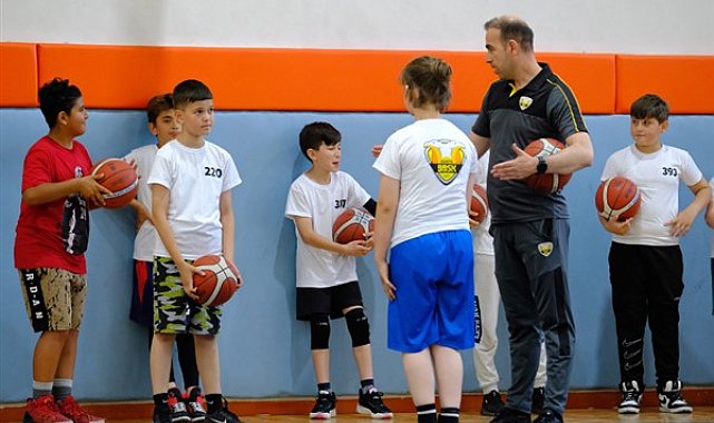Konya Büyükşehir Belediyespor altyapı seçmelerinde yarınların basketbolcularını aradı