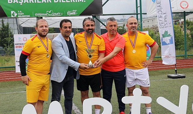 Kurtuluş Kupası Ayak Tenisi kıran kırana geçti