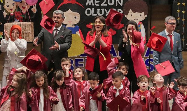 Kütahya'da minik öğrenciler kep fırlattı!