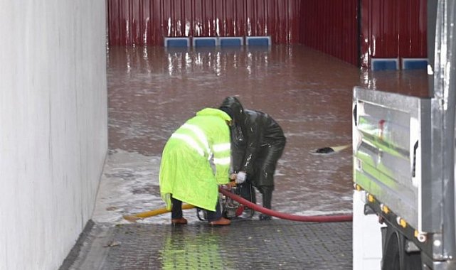 Manisa Akhisar'da taşkınlara müdahale